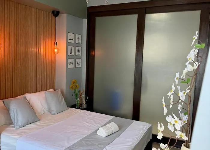 Beachfront Azure Escape, 2br Bed & Breakfast