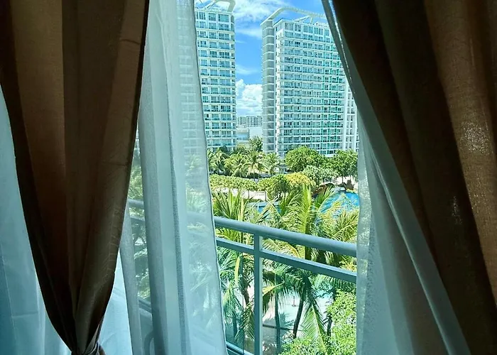 Bed & Breakfast Beachfront Azure Escape, 2br Manila