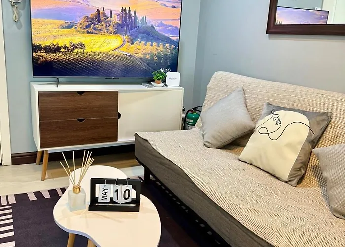 Beachfront Azure Escape, 2br Bed & Breakfast