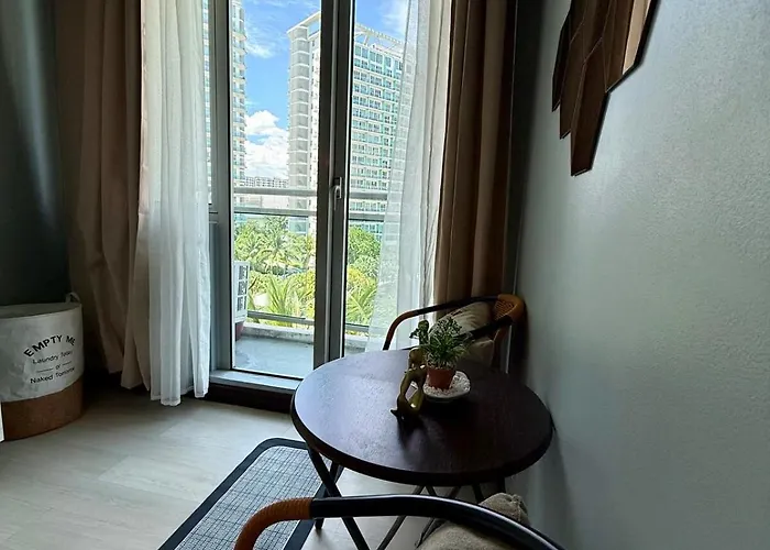 Beachfront Azure Escape, 2br * Manila