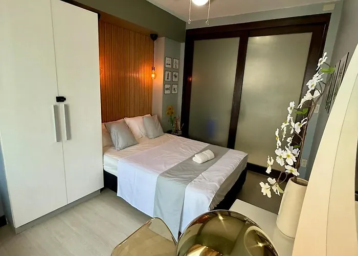 Beachfront Azure Escape, 2br Bed & Breakfast