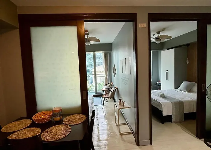 Bed & Breakfast Beachfront Azure Escape, 2br Manila