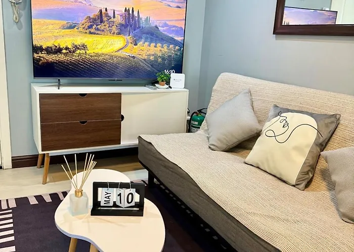 Beachfront Azure Escape, 2br Bed & Breakfast