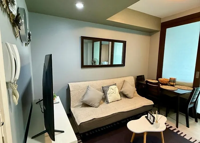 Beachfront Azure Escape, 2br Bed & Breakfast